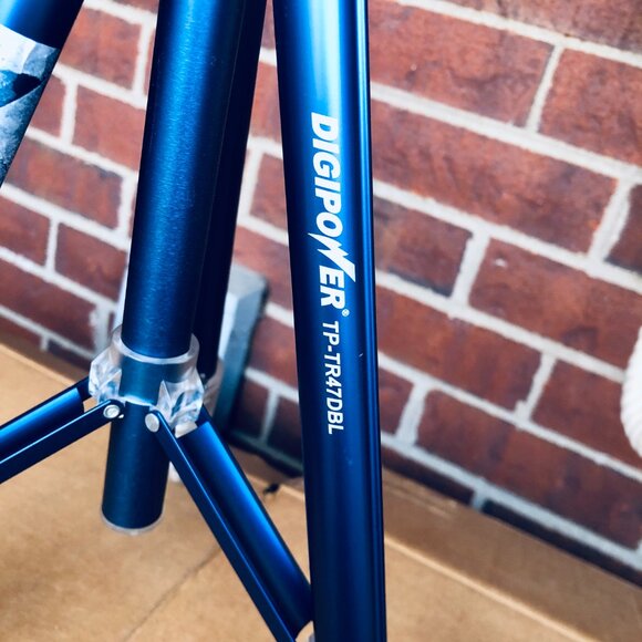 👉 Digipower TP-TR47DBL Blue Aluminum Tripod 3-Section Adjustable Lightweight - Picture 2 of 5
